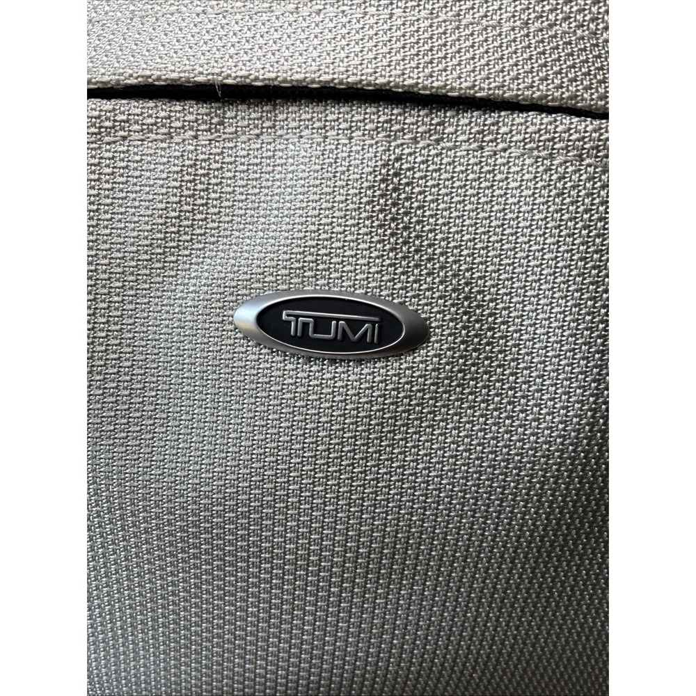 Tumi T3 Apex Men's Women's Travel Tote Shoulder Bag Strap Classic Style Silver - Picture 2 of 16